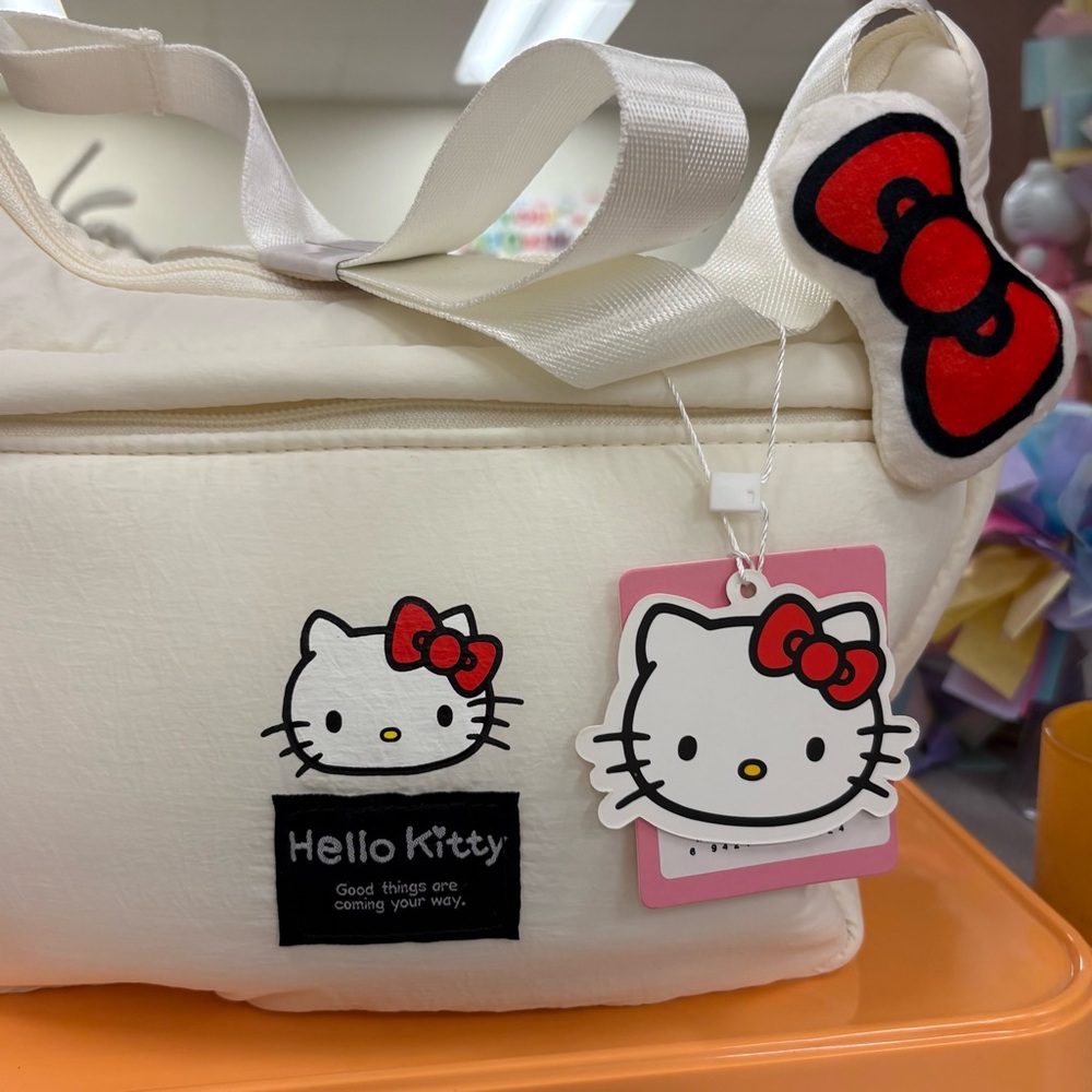 Hello Kitty Cream Puffer Quilt Bag with Red Bow Charm Pin - Picture 8 of 16